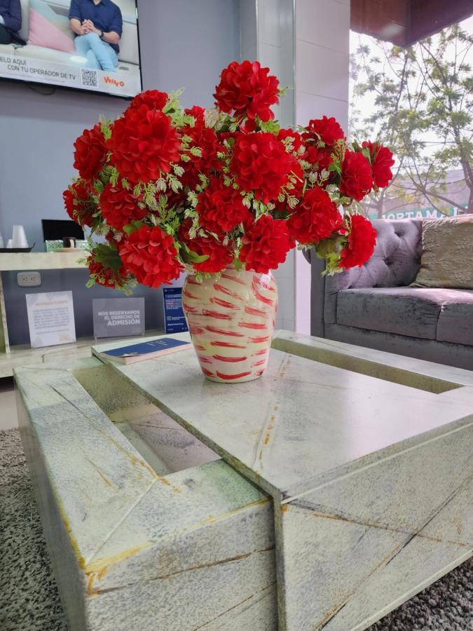 Hotel Quarta Avenida มอนเตริอา ภายนอก รูปภาพ