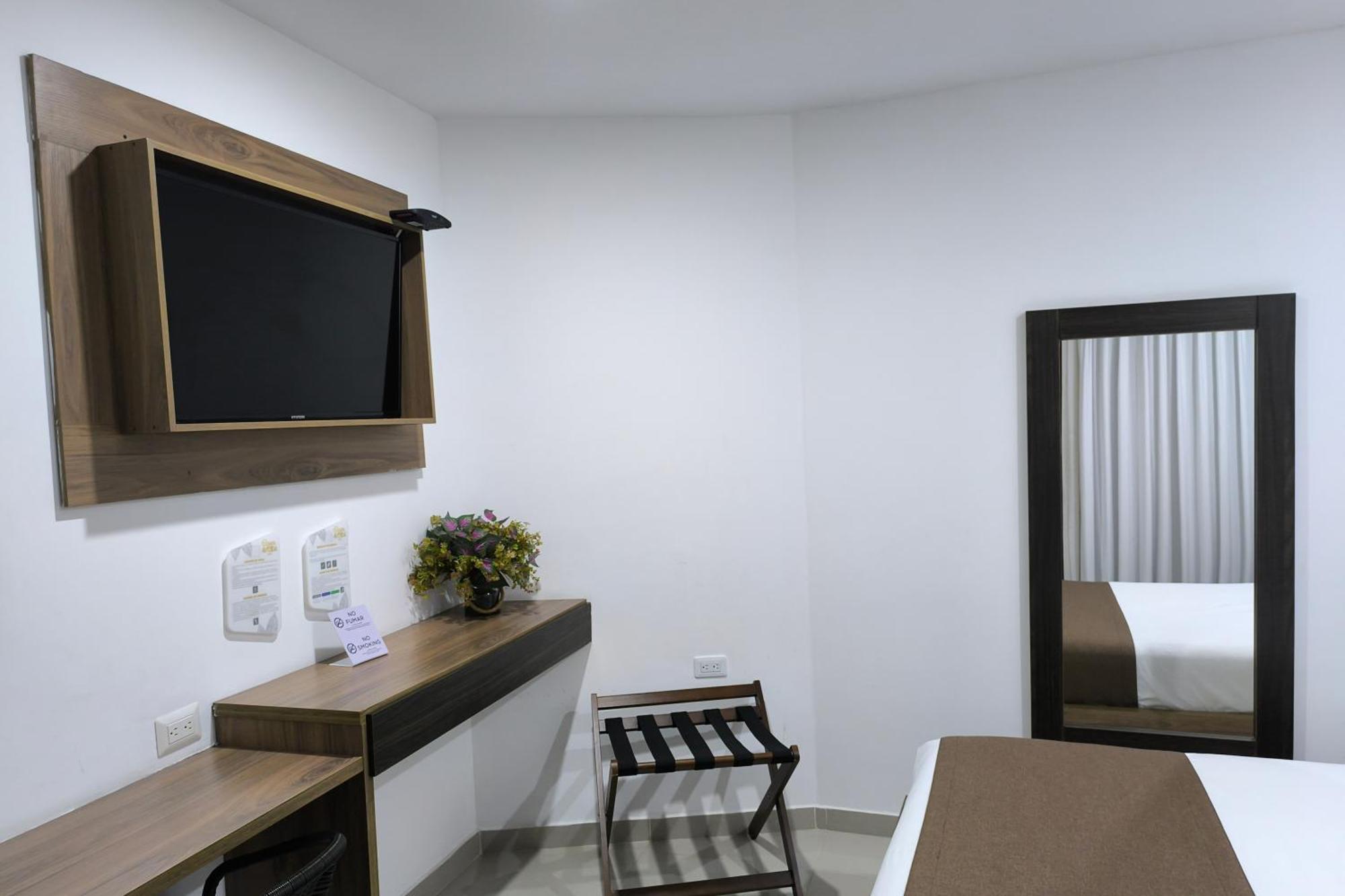 Hotel Quarta Avenida มอนเตริอา ภายนอก รูปภาพ